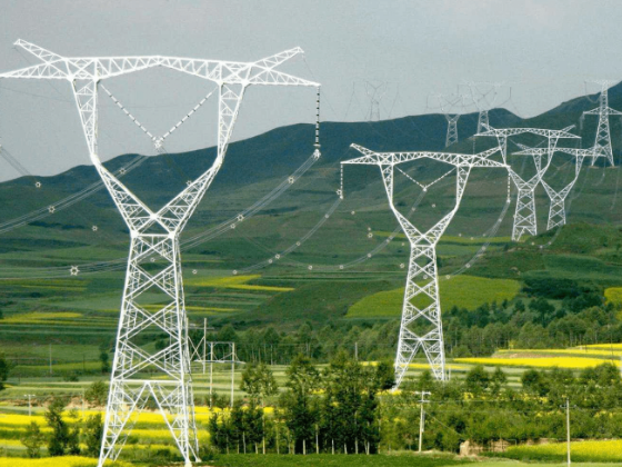 日常可見的鋼制托盤式電纜橋架